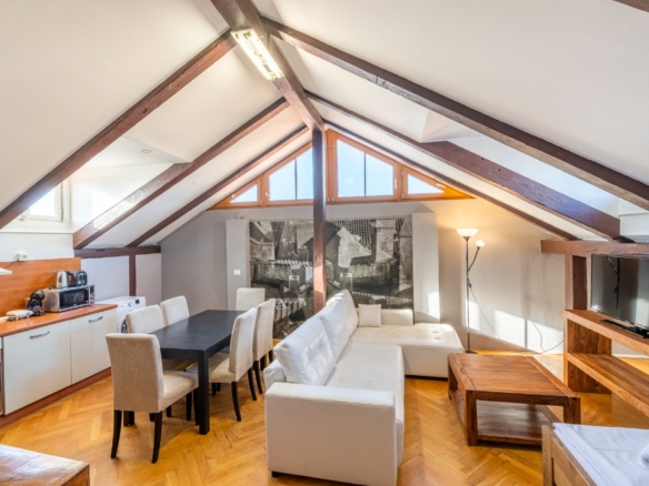 Janáčkovo nábřeží 2+1